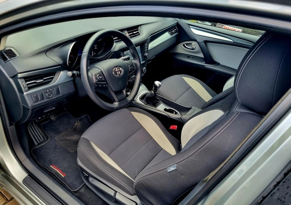 Toyota Avensis cena 59900 przebieg: 161000, rok produkcji 2016 z Wleń małe 232